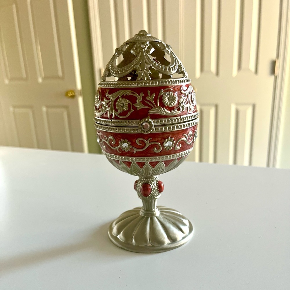 Vintage Musical Egg